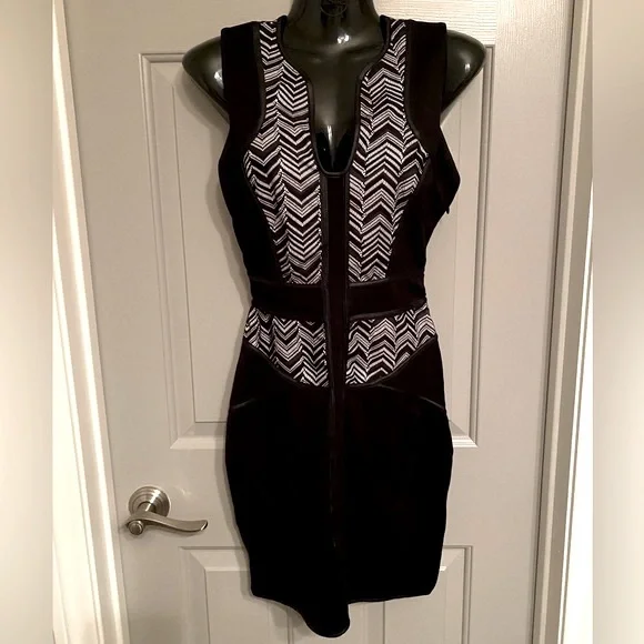 bebe | Dresses | Bebe Black White Chevron Sleeveless Bodycon Fitted Dress Sz S | Poshmark bebe | Dresses | Bebe Black White Chevron Sleeveless Bodycon Fitted Dress Sz S | Poshmark